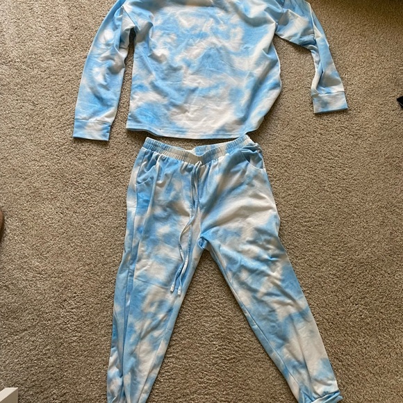 Light blue pajamas. Never worn. Size M. - Picture 3 of 3